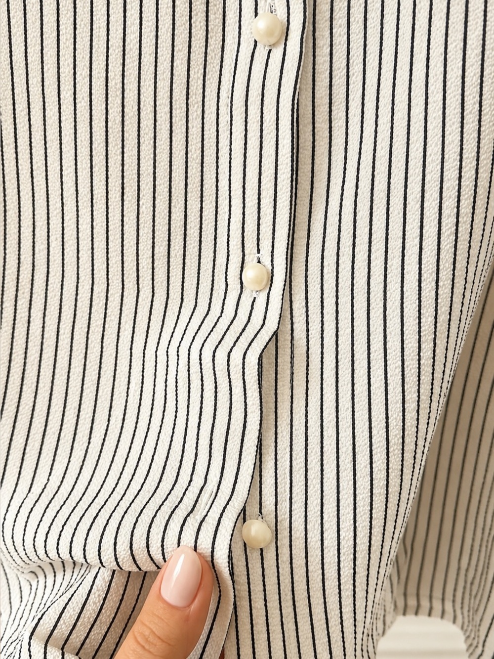 Women’s Striped Pearl Button Ruffle Sleeve Blouse NWOT - Picture 4 of 7